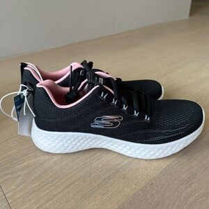 NEW Skechers Lite Foam Sneakers Women 9